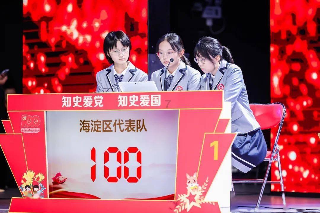 “去他的淑女,我们要岔开腿坐”